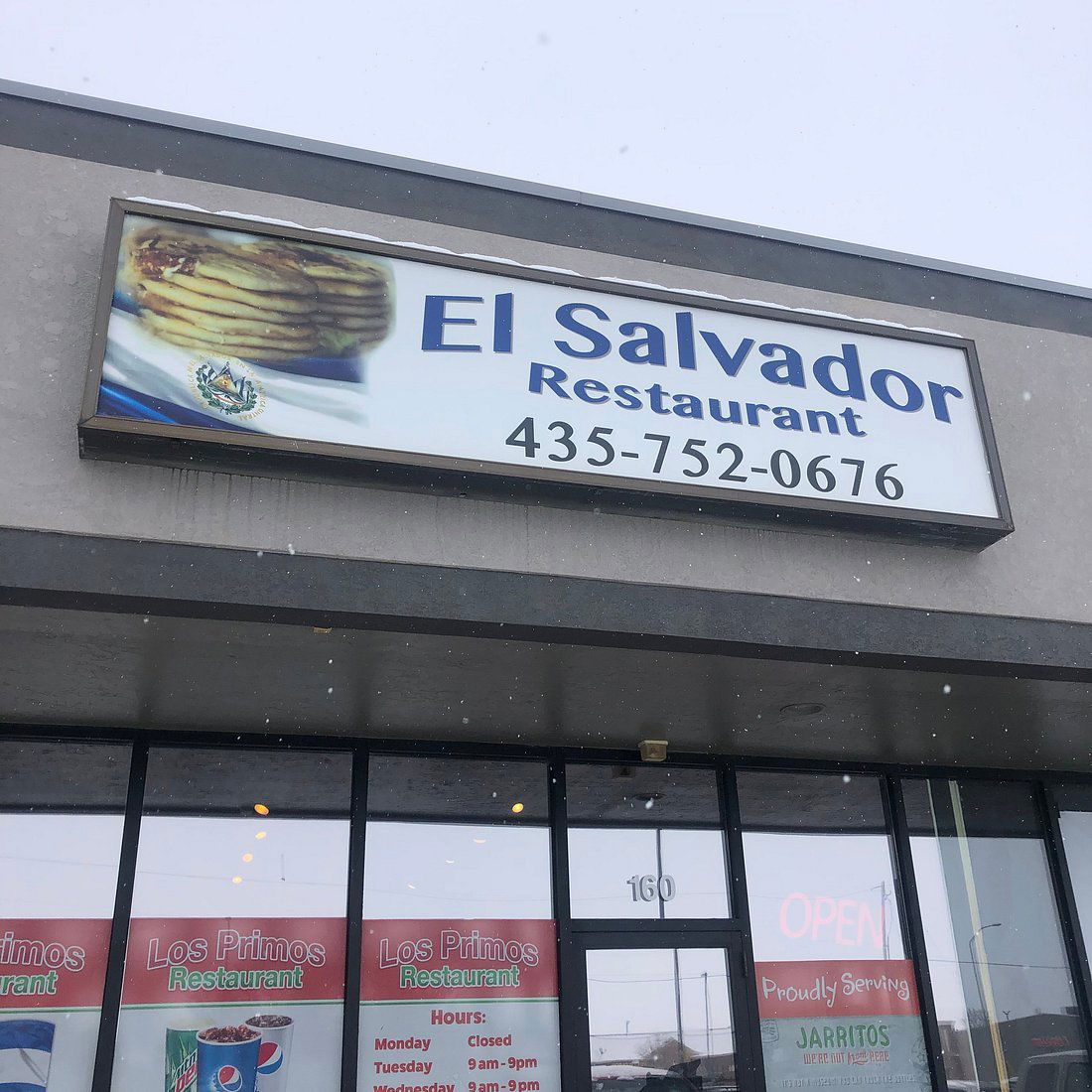 El Salvador Los Primos, Restaurant in Logan