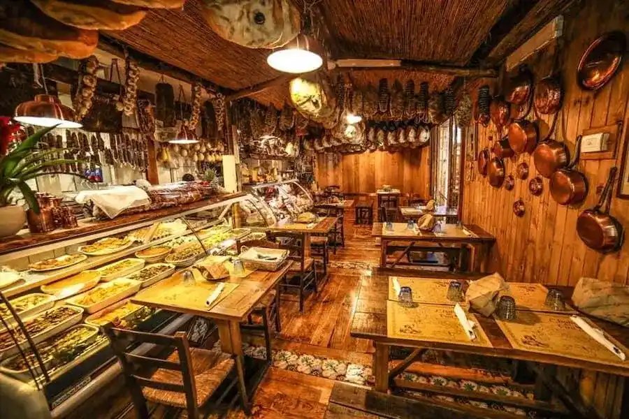 La Cantinaccia del Popolo restaurant in Sorrento, Italy