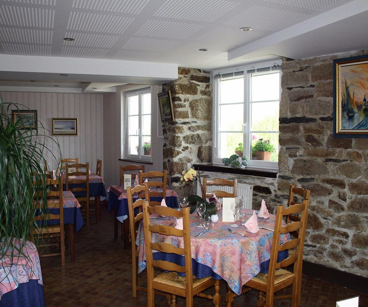 AUBERGE DE QUILINEN restaurant in Landrevarzec, France