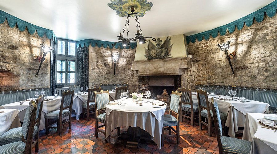 La Tour du Chateau, Restaurant in Lezoux