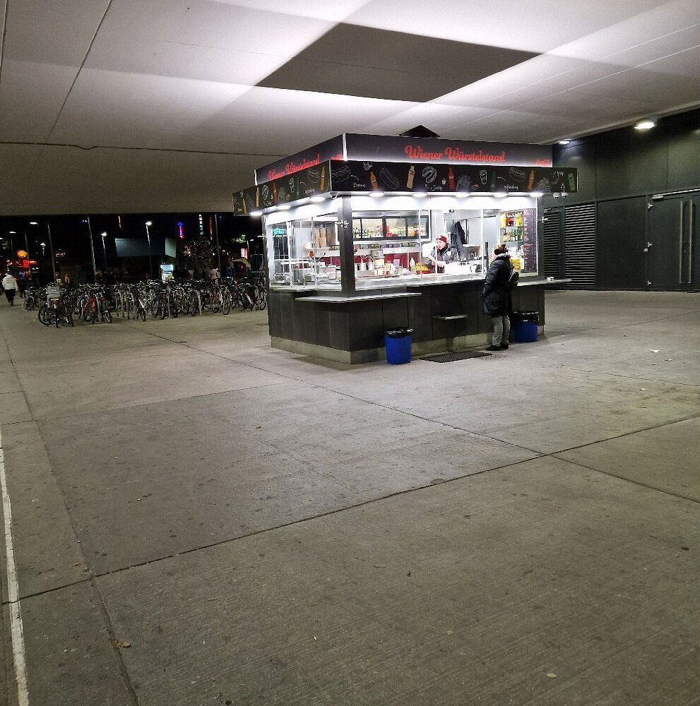 Wiener Würstelstand, Restaurant in Schwechat
