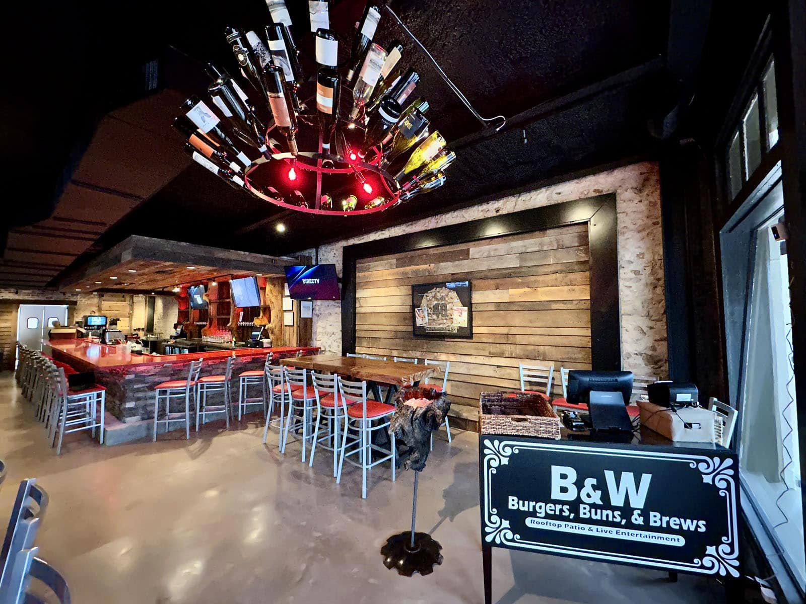 B&W Burgers, Buns & Brews restaurant in Norcross, United States