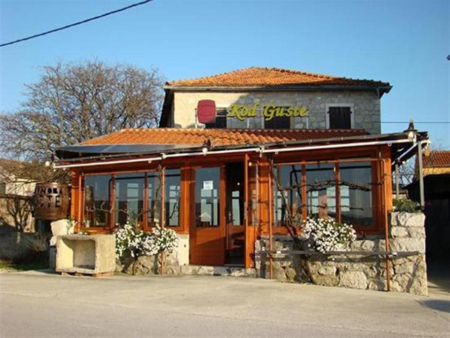 Konoba kod Guste restaurant in Sukošan, Croatia