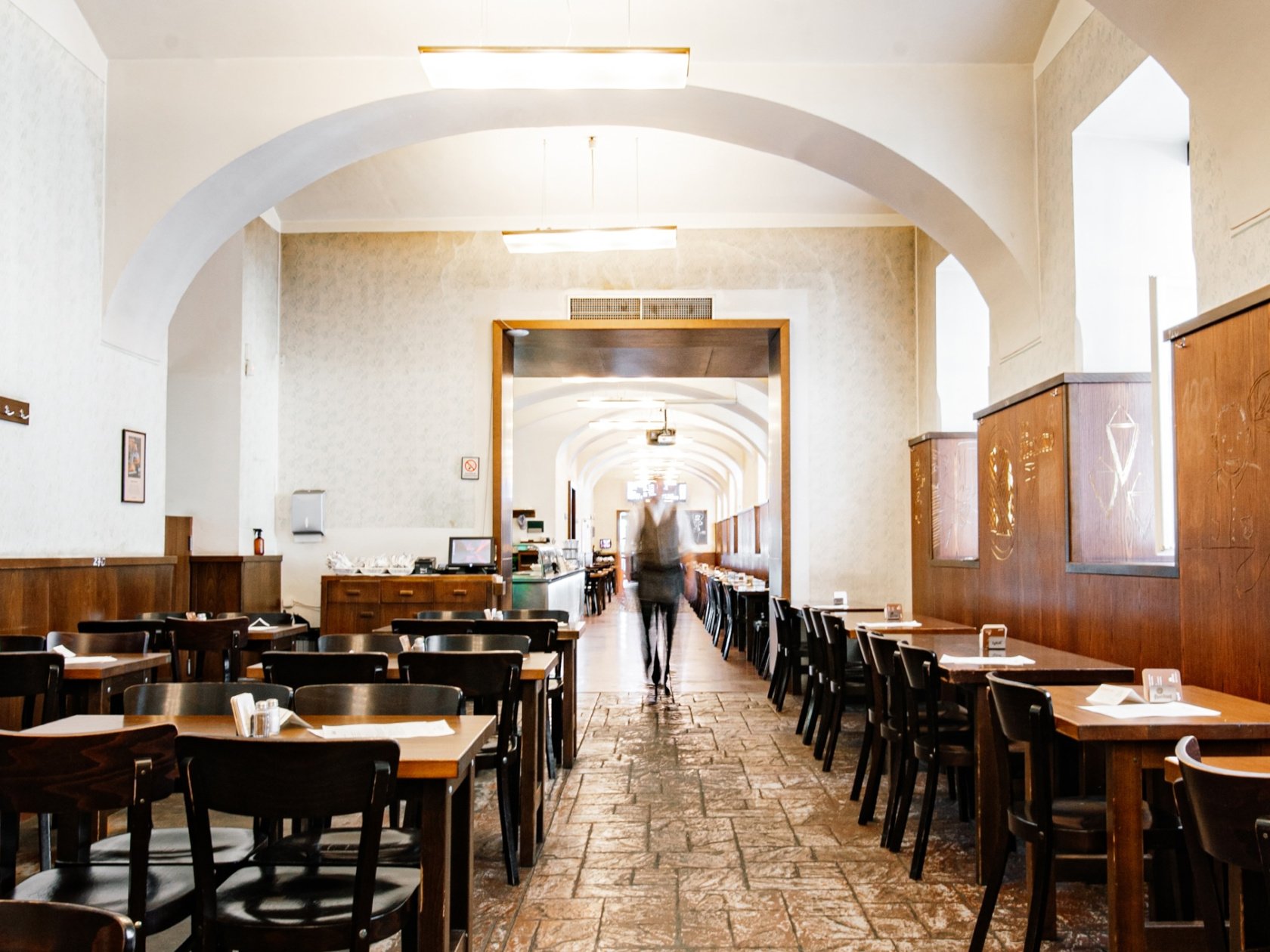 Lokál Dlouhááá, Restaurant in Prague