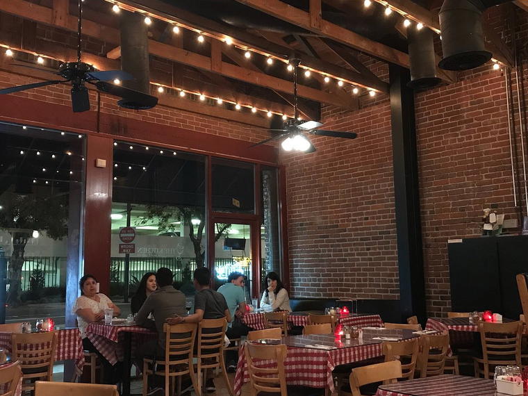 The Kitchen Italian Cafe & Pizzeria, Pasadena, United States