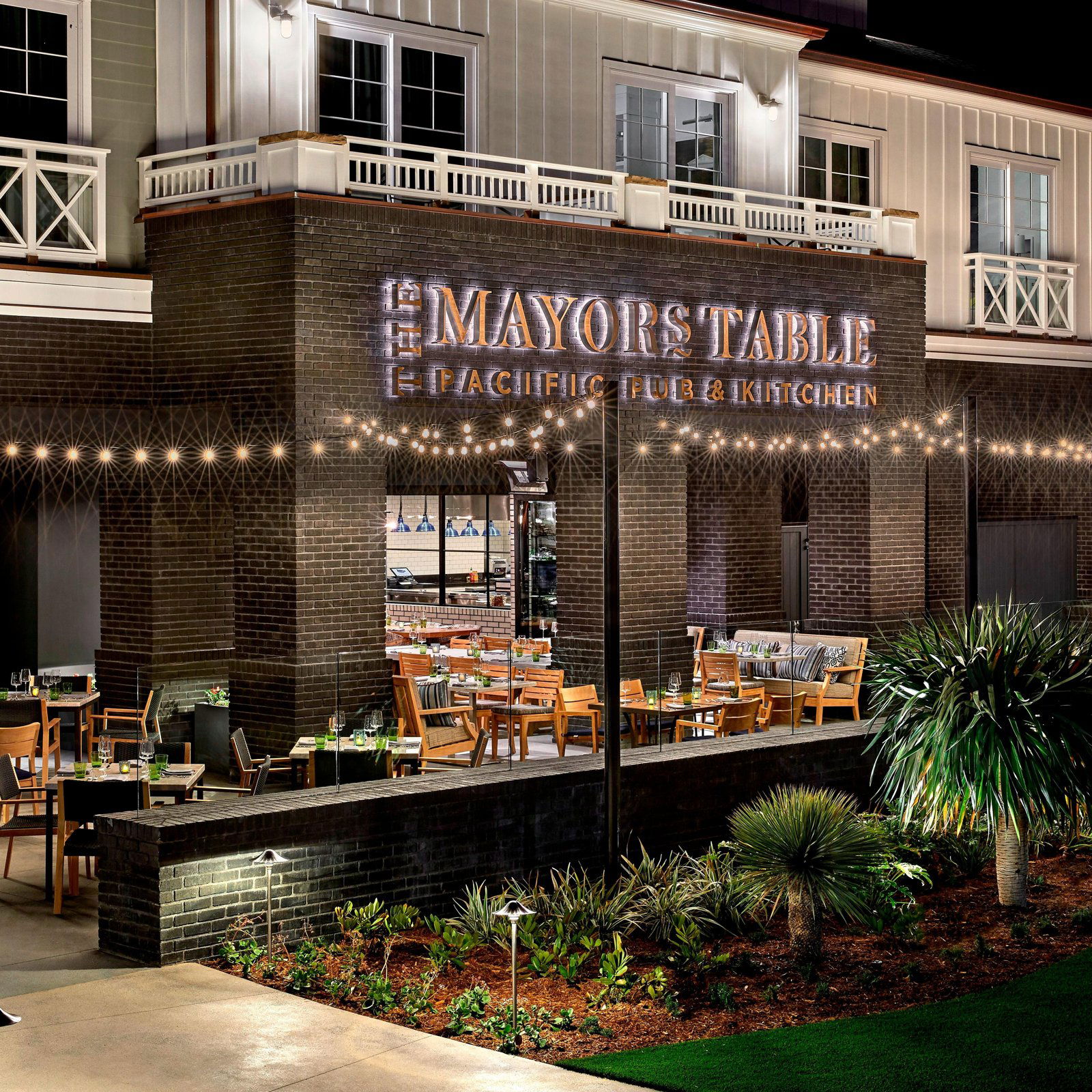 The Mayor’s Table Pacific Pub + Kitchen, Restaurant in Newport Beach