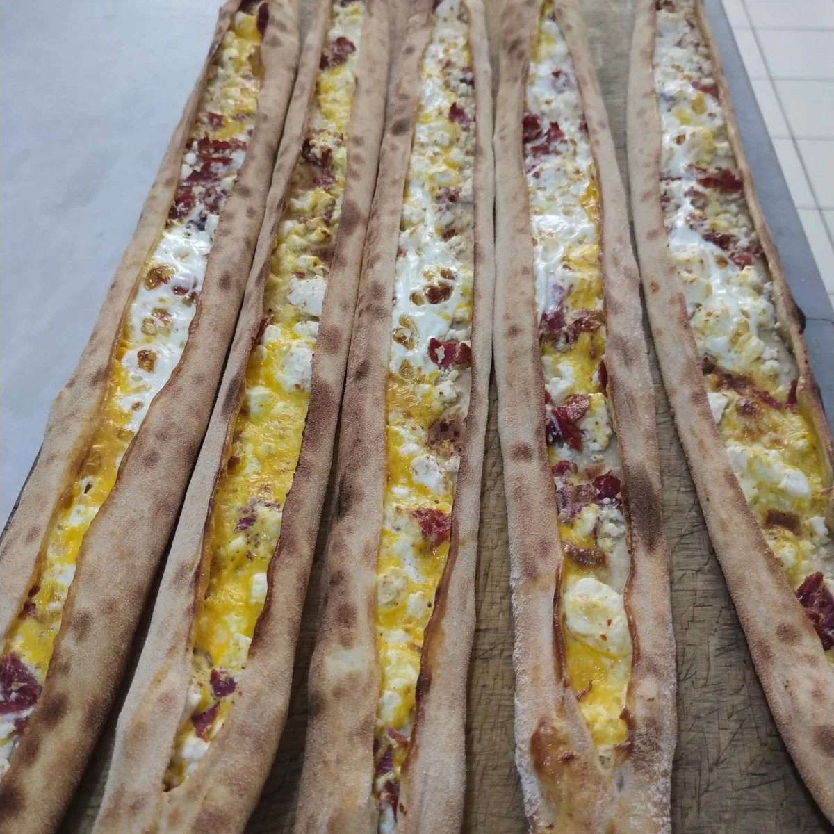 Kısmet Etliekmek ve Lahmacun Salonu restaurant in Karaman, Turkey