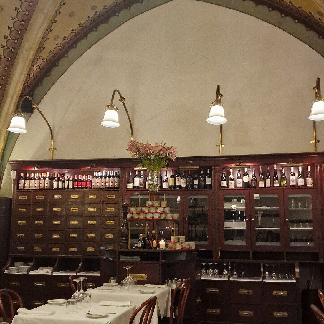 Szara, Restaurant in Kraków