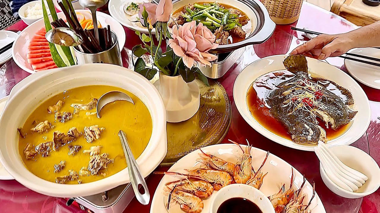 山鬼寨风味楼 • Shan Gui Zhai restaurant in Zhangjiajie