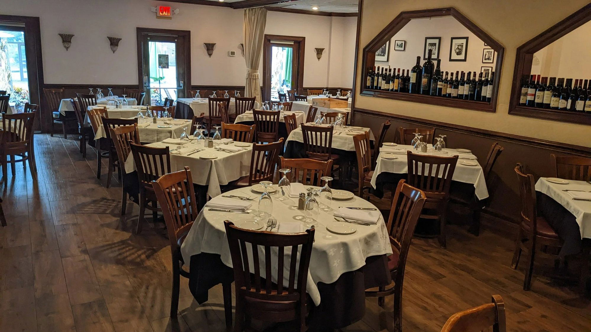La Bussola Restaurant, Restaurant in Glen Cove