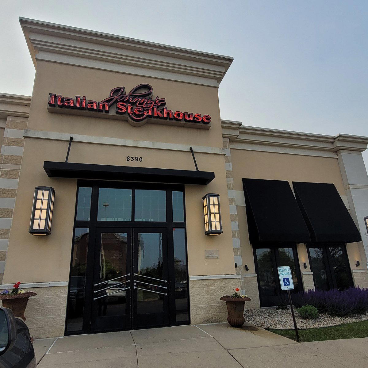 Johnny's Italian Steakhouse restaurant in Middleton