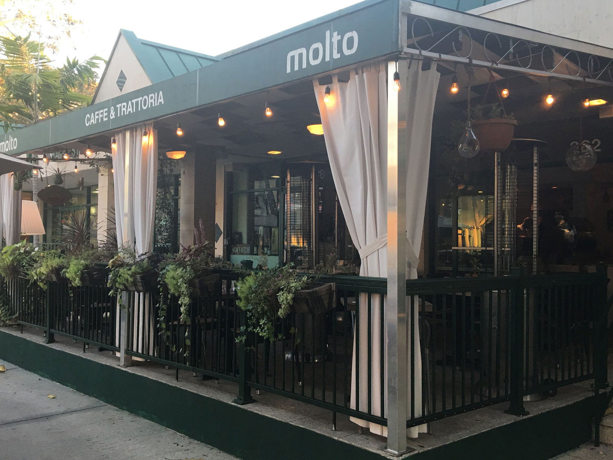 Molto Trattoria, Restaurant in Naples