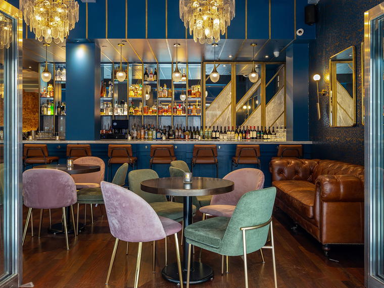 Gatsby's Landing, Roslyn, United States