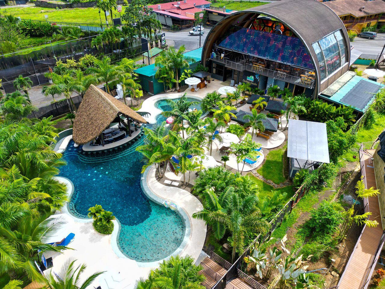 Cielito Lindo Pool Bar restaurant in La Fortuna de San Carlos