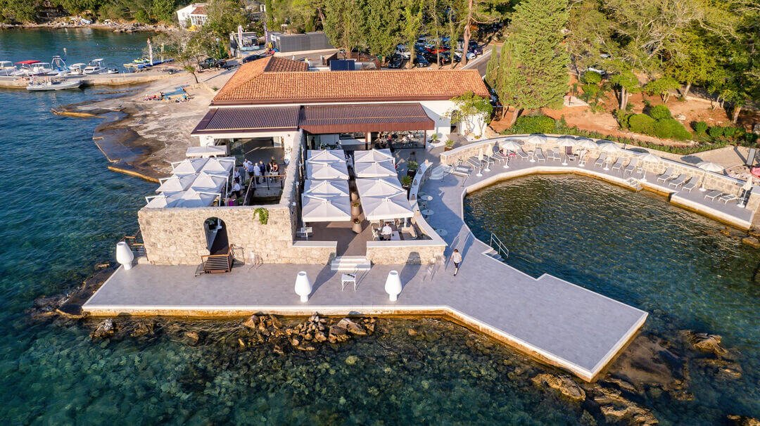 7 Seas Restaurant & Bar