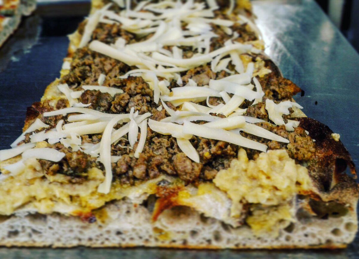 MangiaRÈ Pizza & Schiaccia restaurant in Signa, Italy