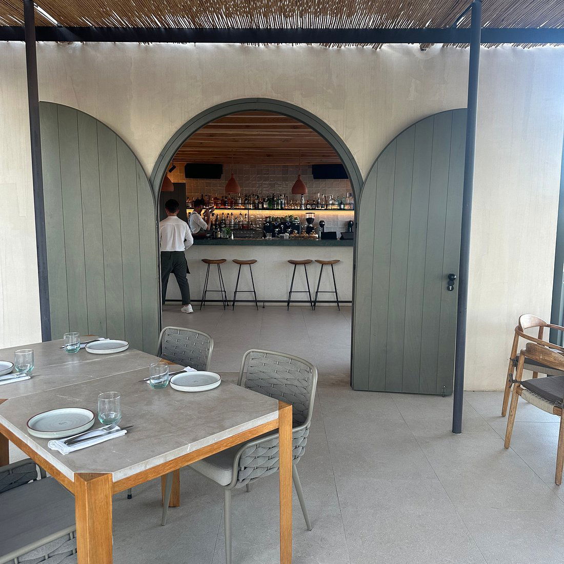 NÓS The Restaurant, Restaurant in φάρος