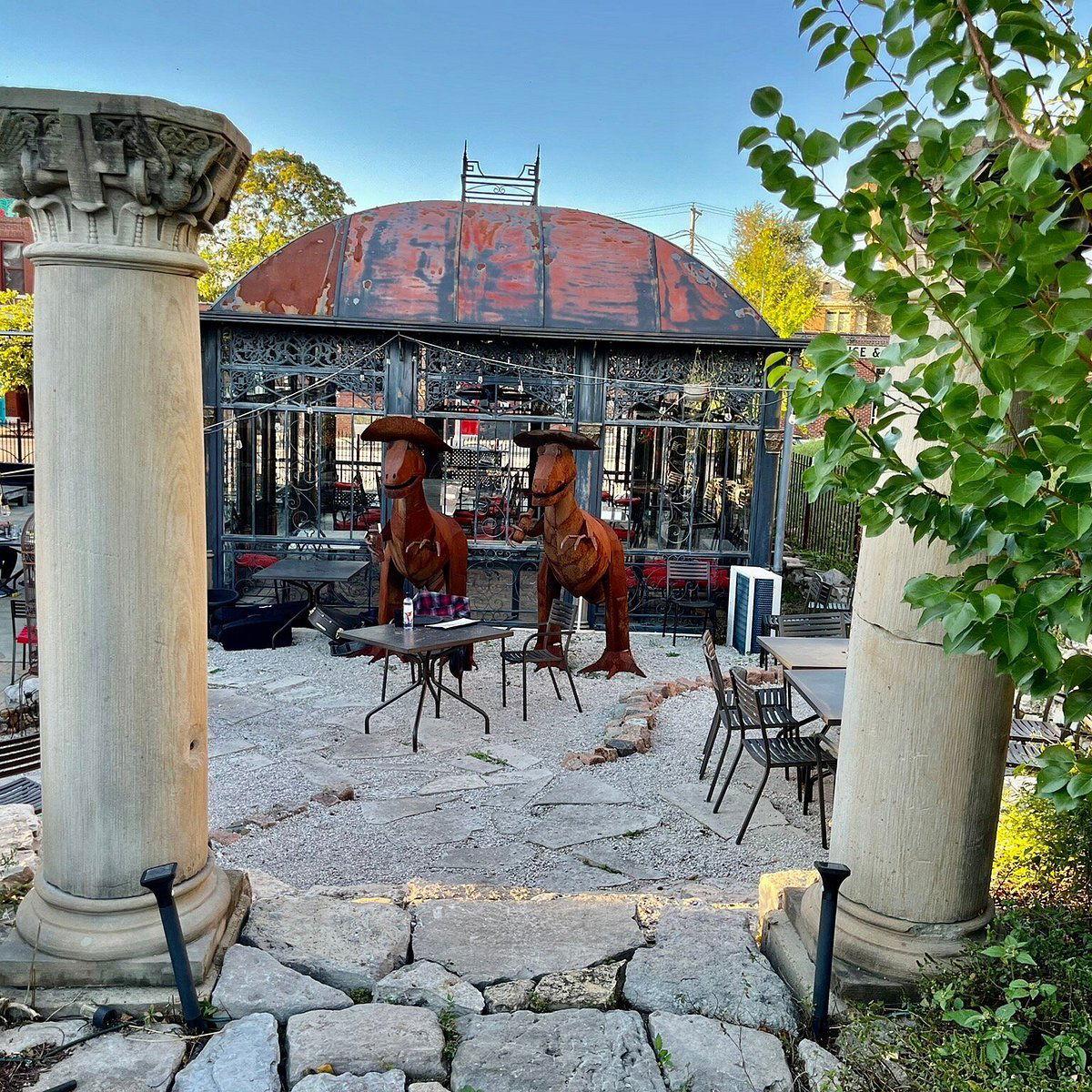 Sanctuaria, Restaurant in St Louis