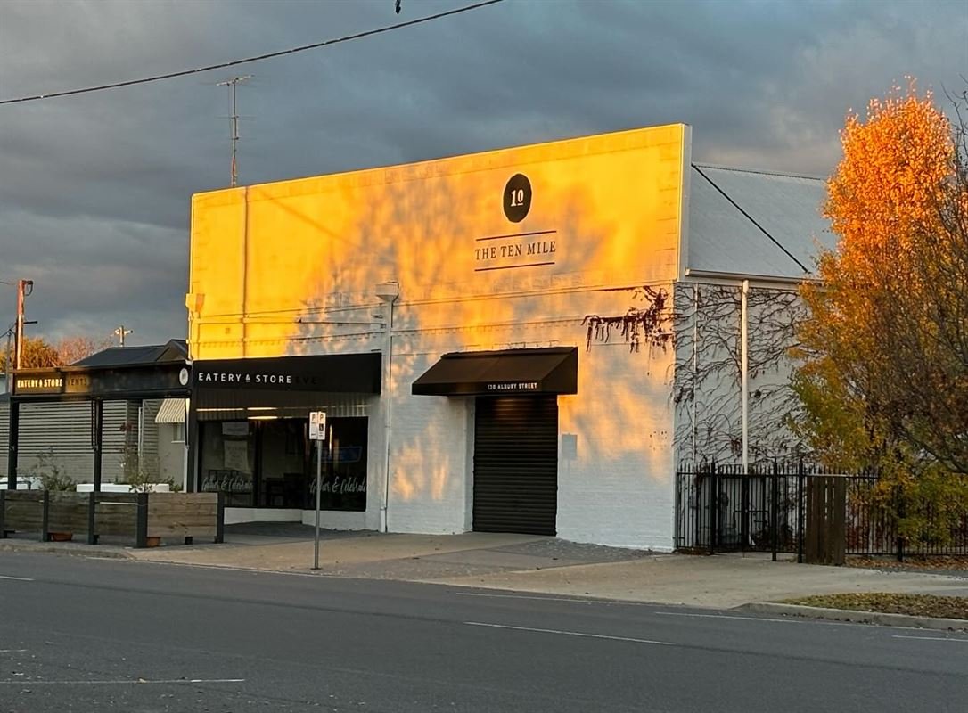 The Ten Mile, Holbrook, Australia