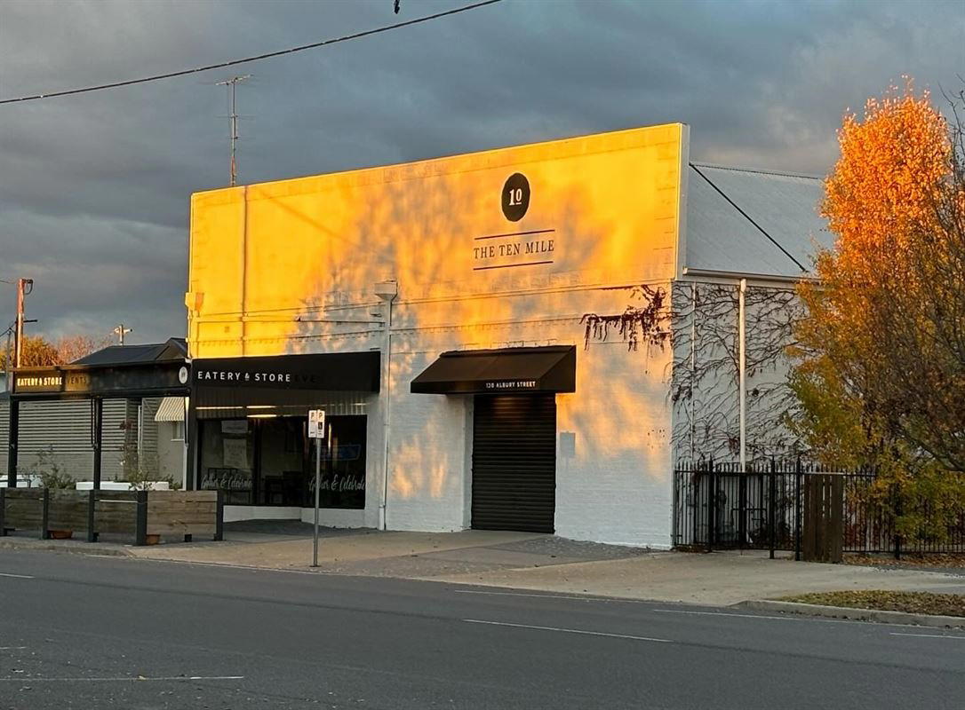 The Ten Mile restaurant in Holbrook