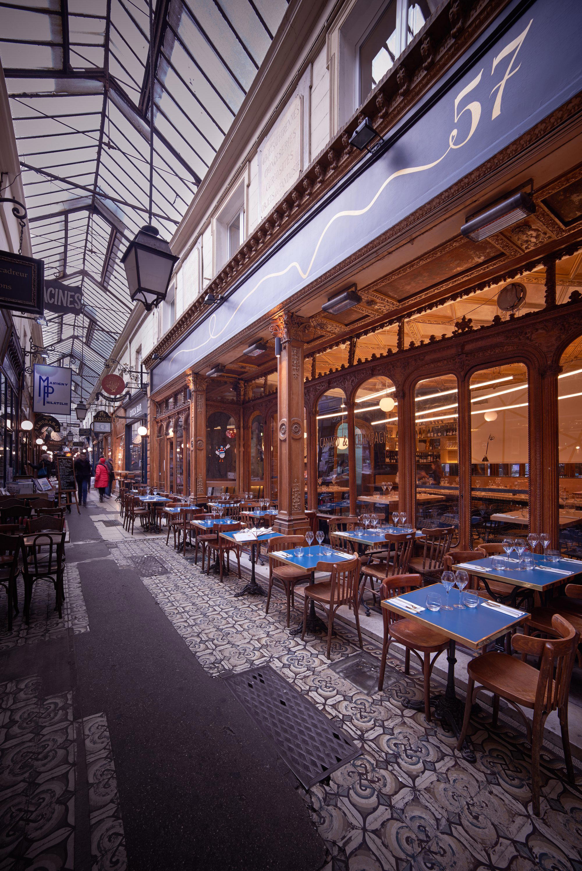 Canard et Champagne restaurant in Paris, France