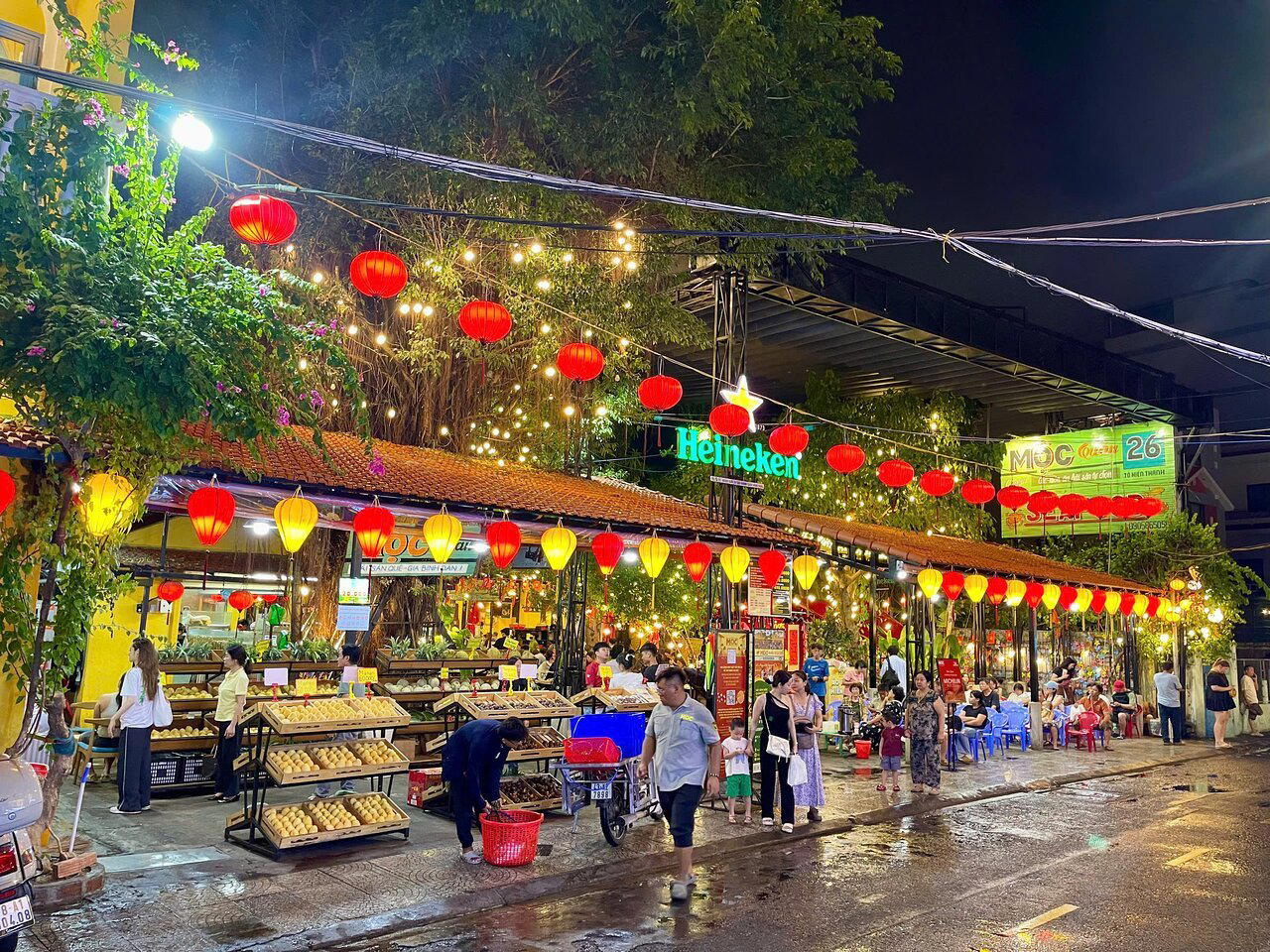 MỘC Quán Seafood restaurant in Da Nang, Vietnam
