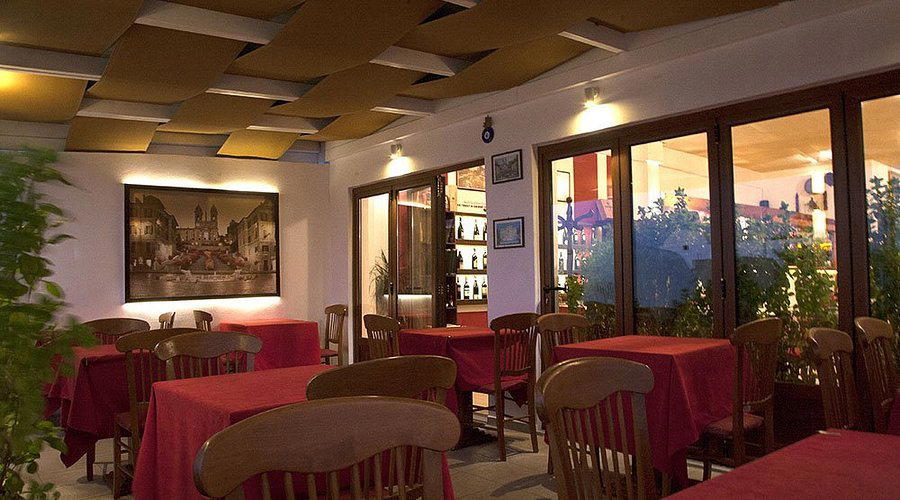 Cacio e Pepe, Thira, Greece