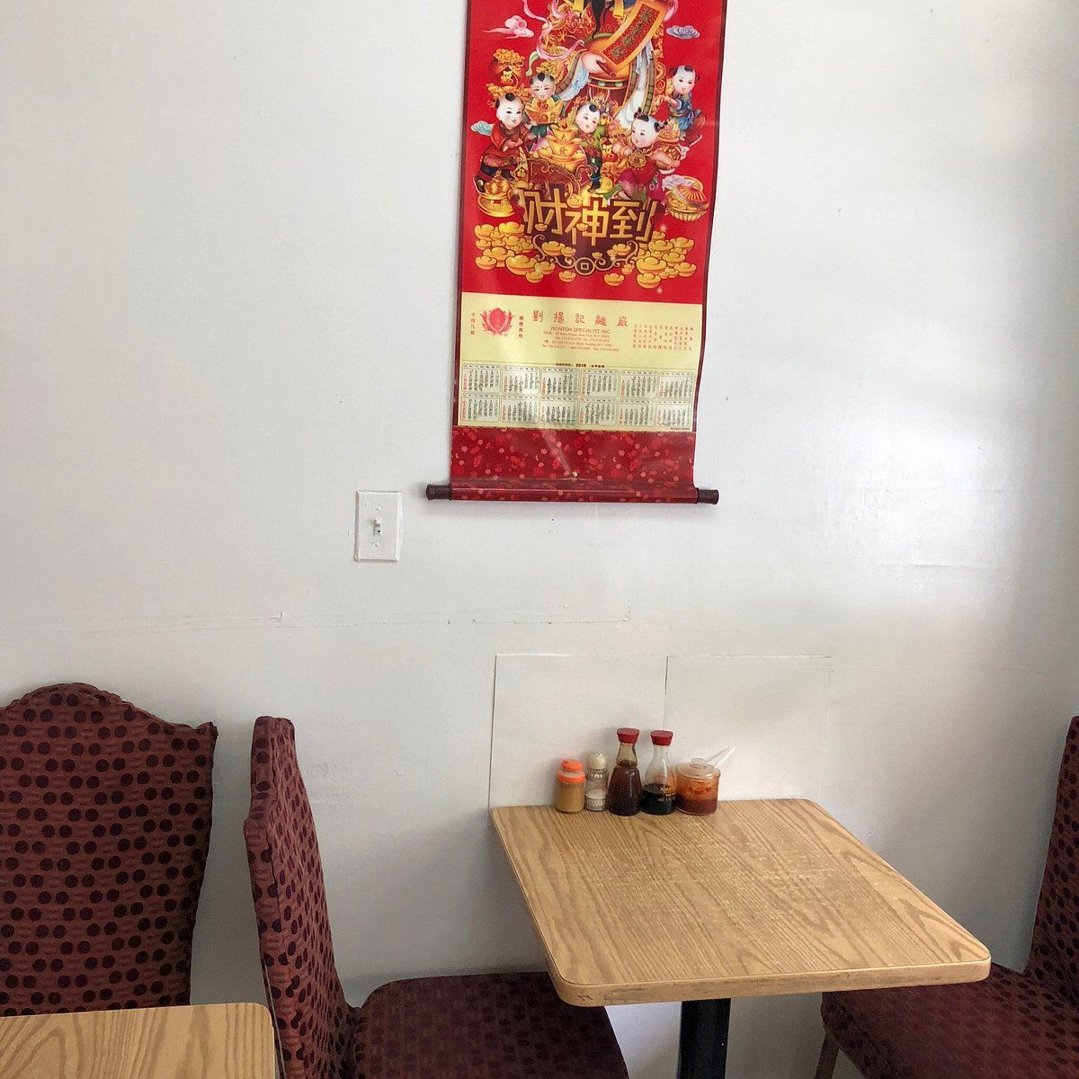White Bear, Restaurant in Queens