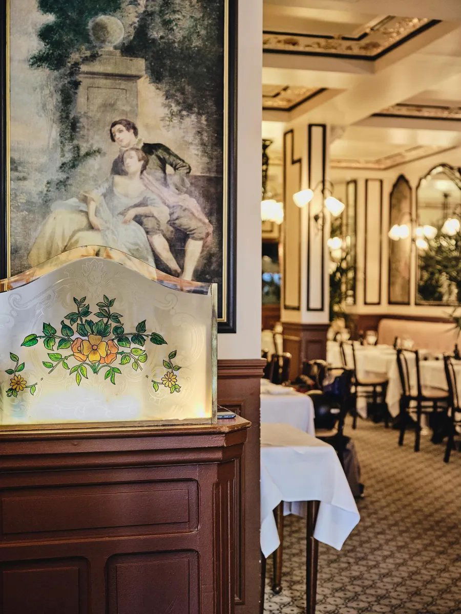 Le Petit Lutetia, Restaurant in Paris