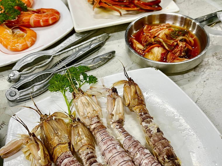 Bien 14 Seafood Buffet Restaurant, Hao Long, Vietnam