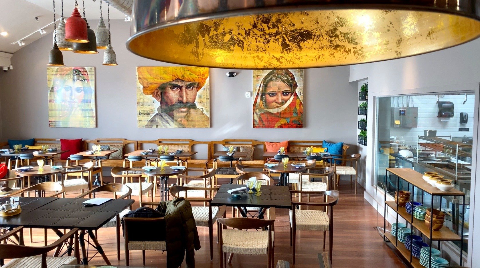 Chaska, Restaurant in Cranston