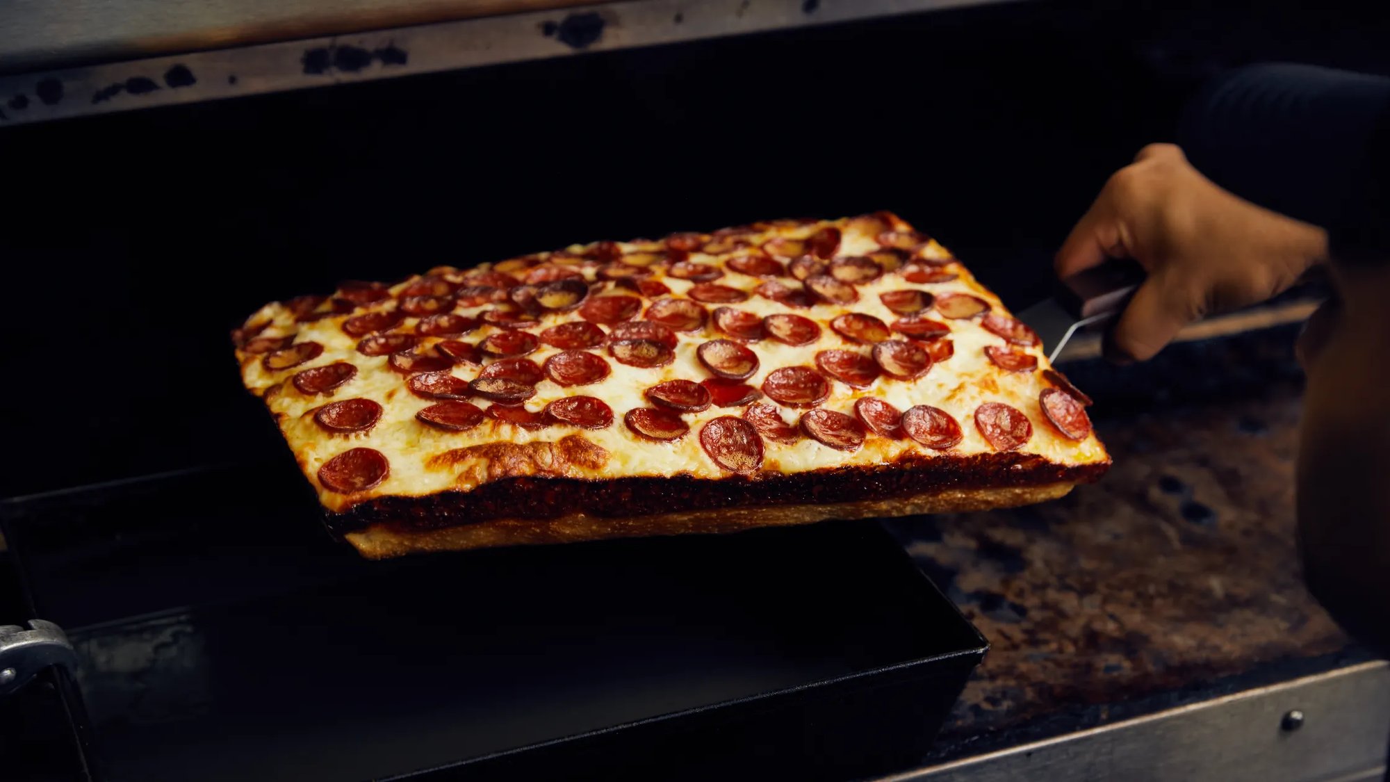 Descendant Detroit Style Pizza, Restaurant in Toronto