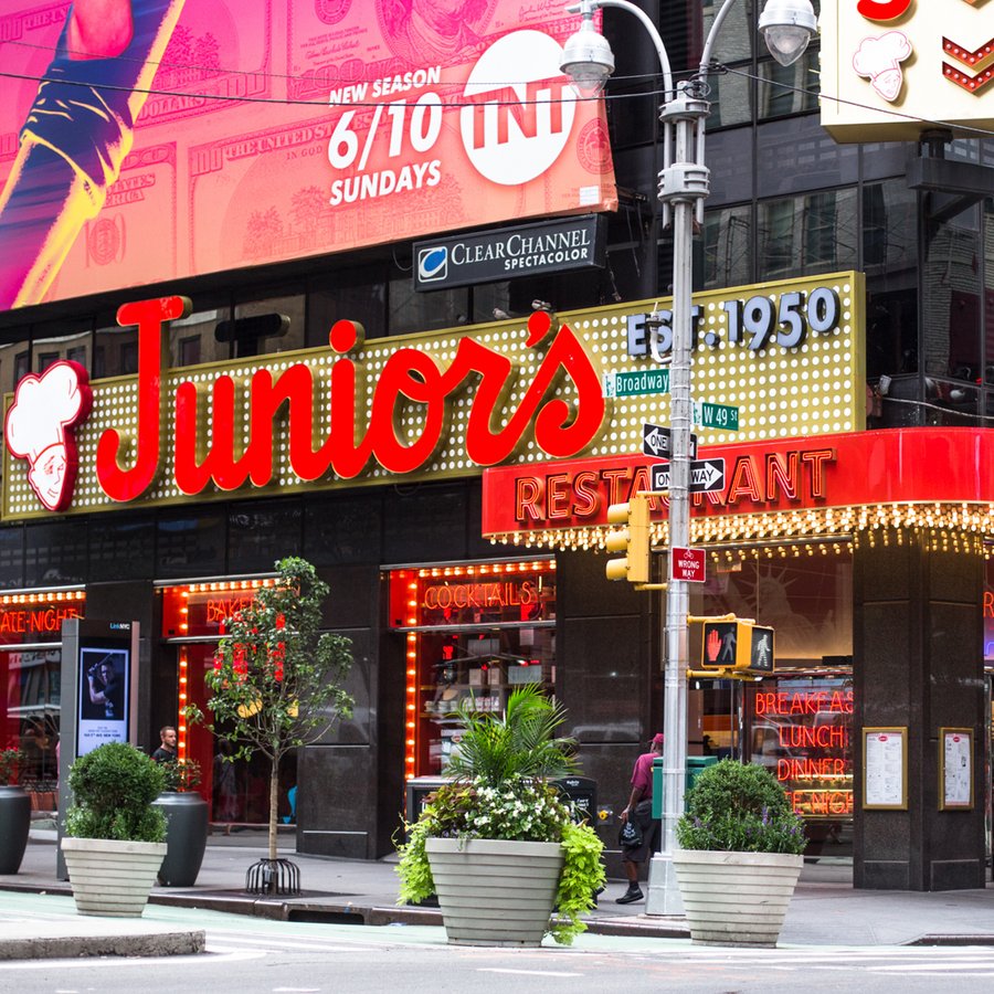 Junior's Restaurant & Bakery, Restaurant in New York City