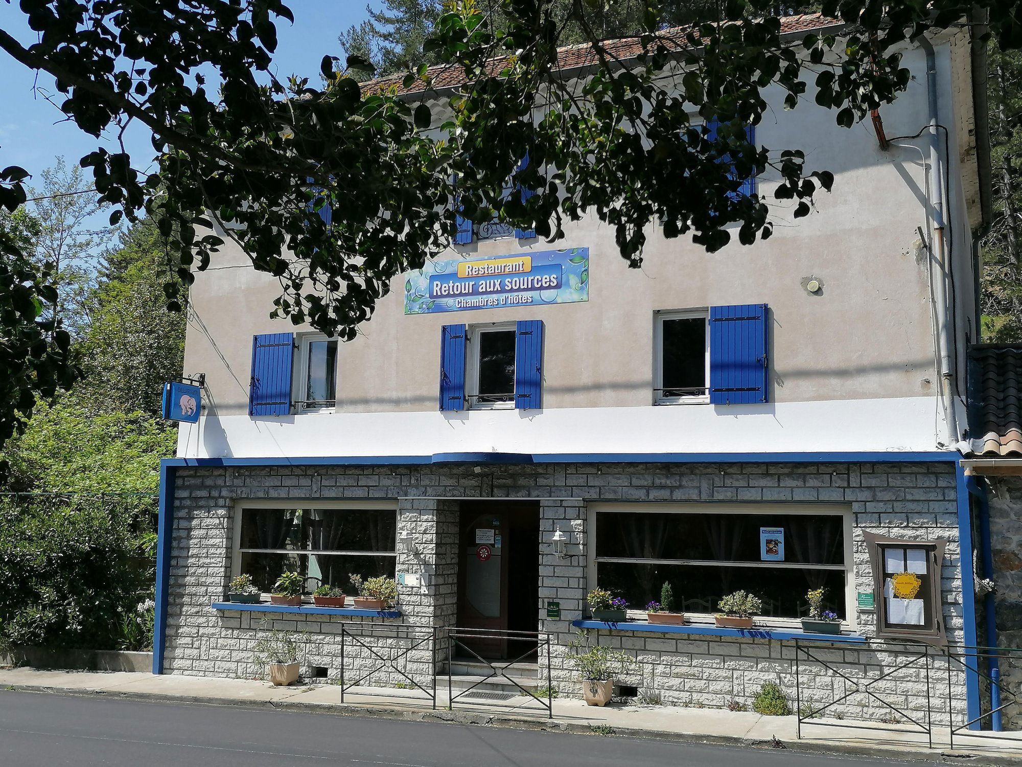 Retour aux Sources, Restaurant in Meyras