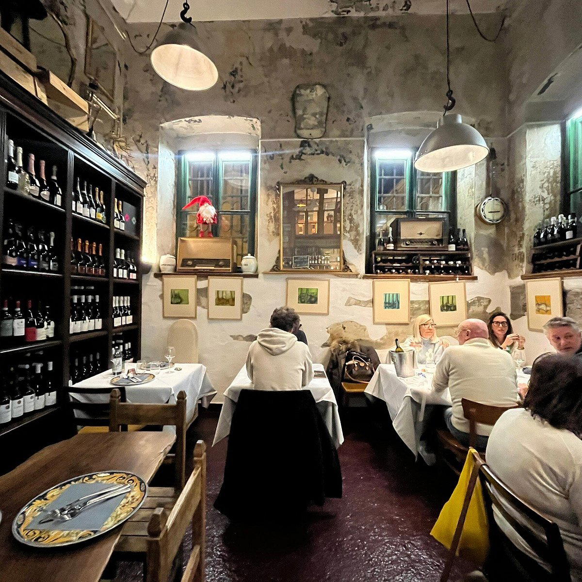 Imperatore Champagneria e Vineria restaurant in Trieste, Italy