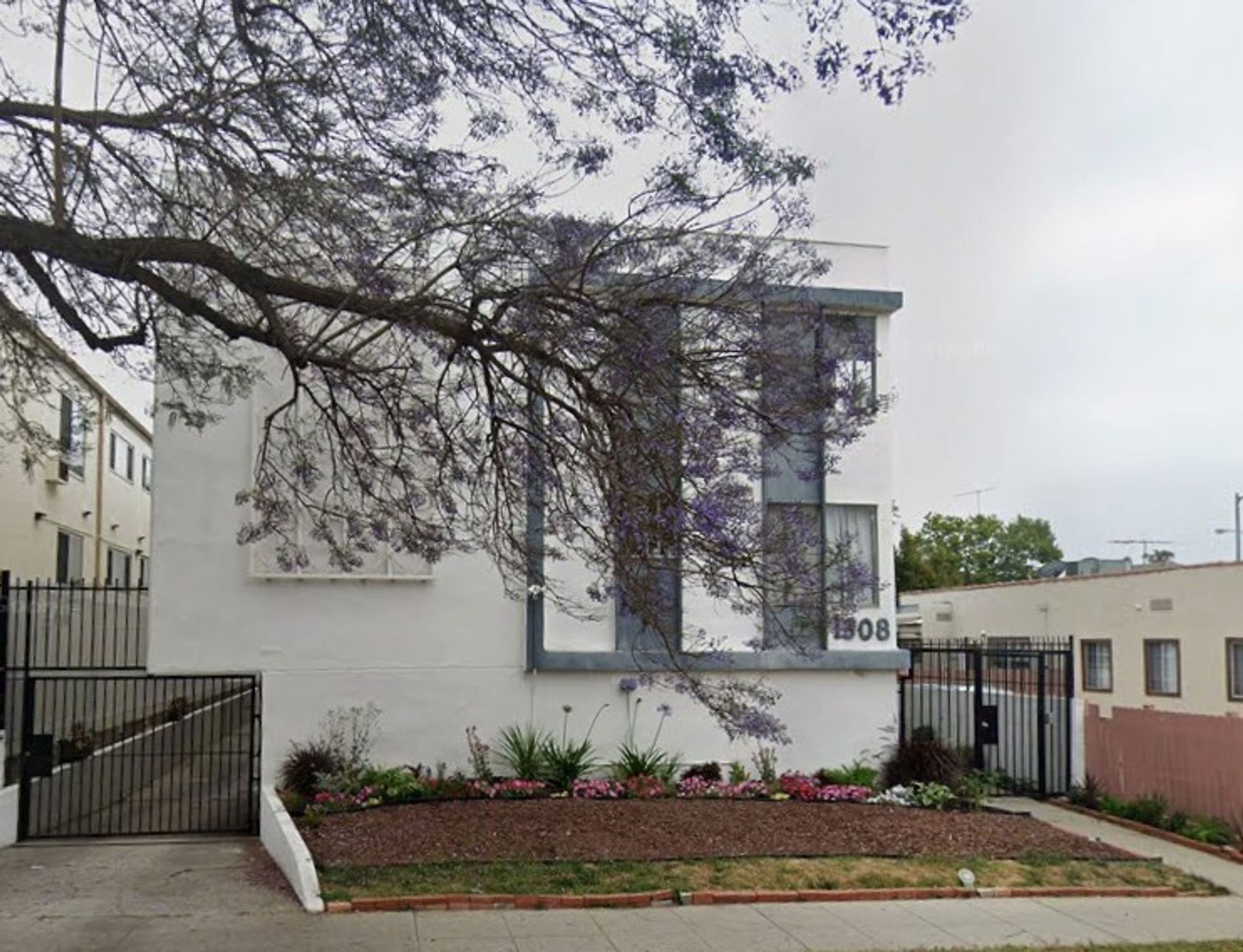 Rosh Property Management Inc., Restaurant in Los Angeles