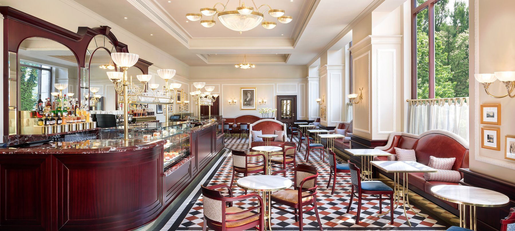 Café Bristol, Restaurant in Warsaw