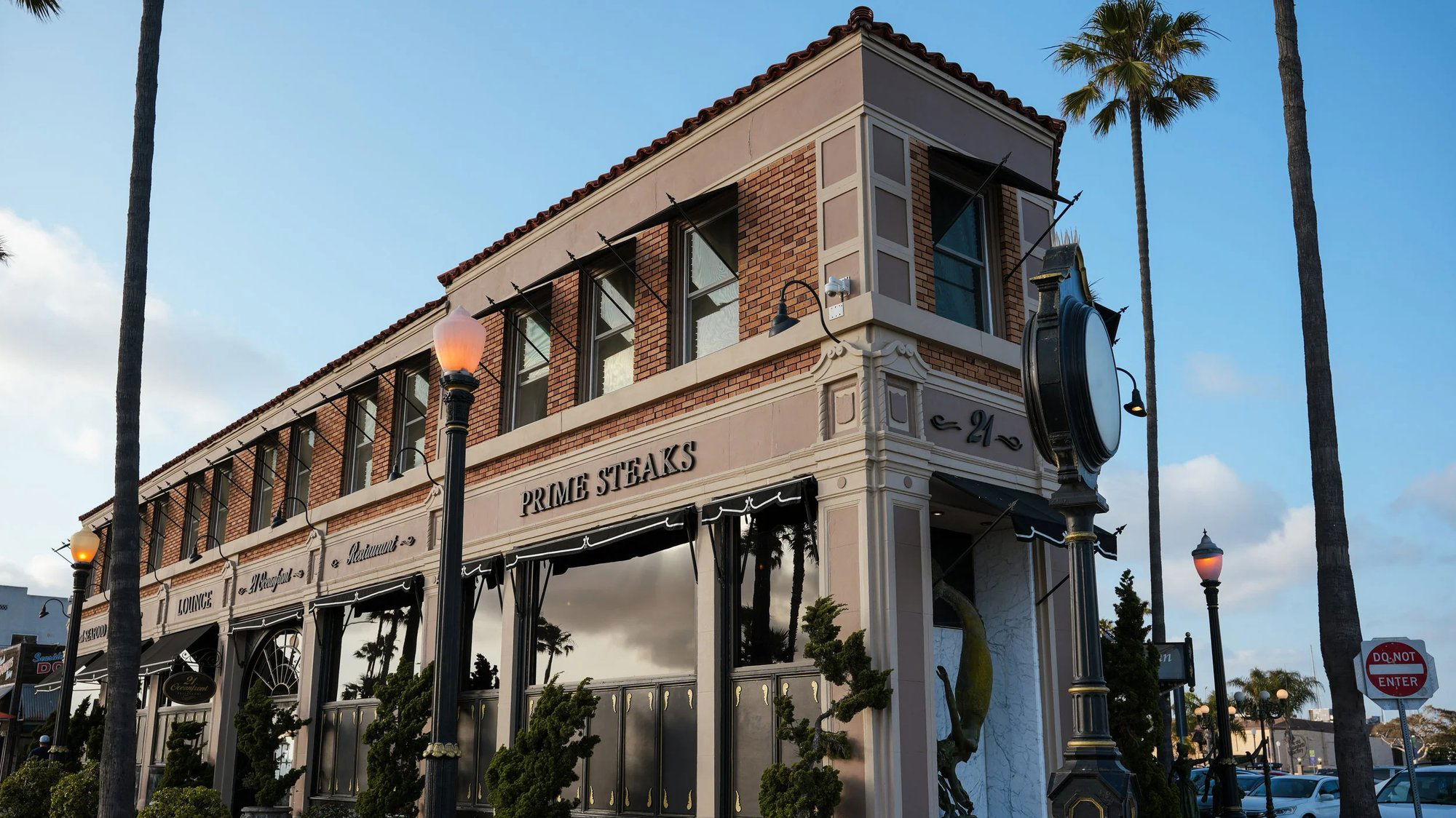 21 Oceanfront, Restaurant in Newport Beach