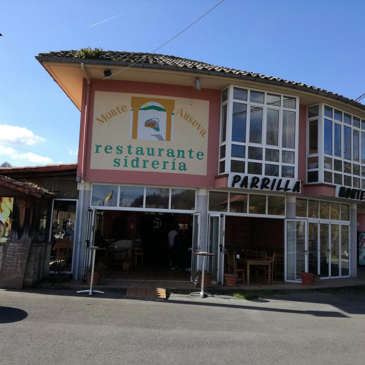 Sobrecueva restaurant in Cangas De Onis