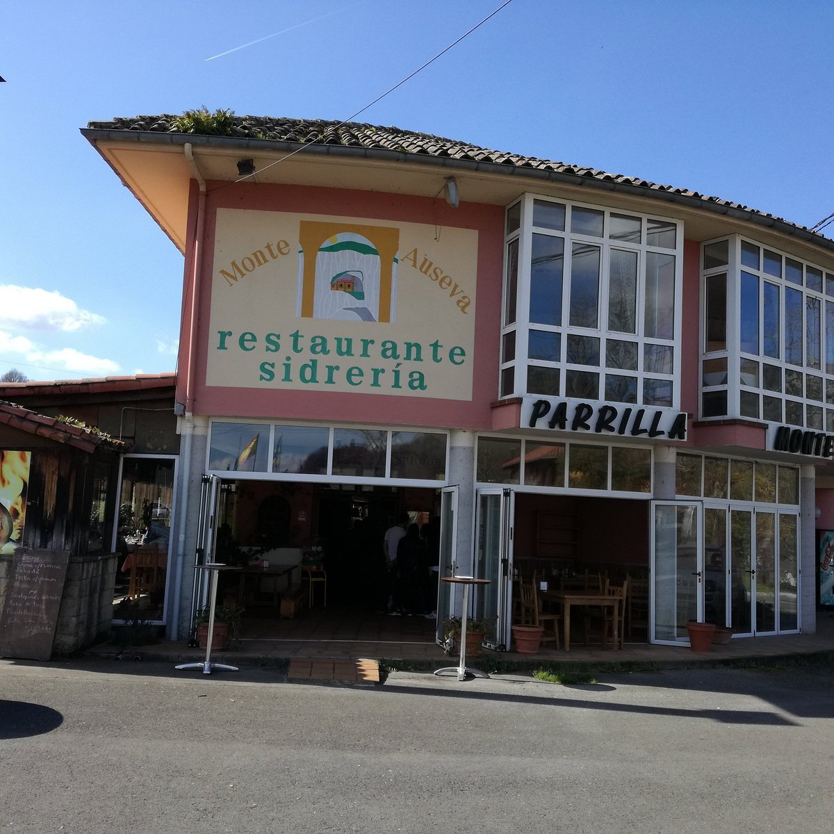 Sobrecueva restaurant in Cangas De Onis