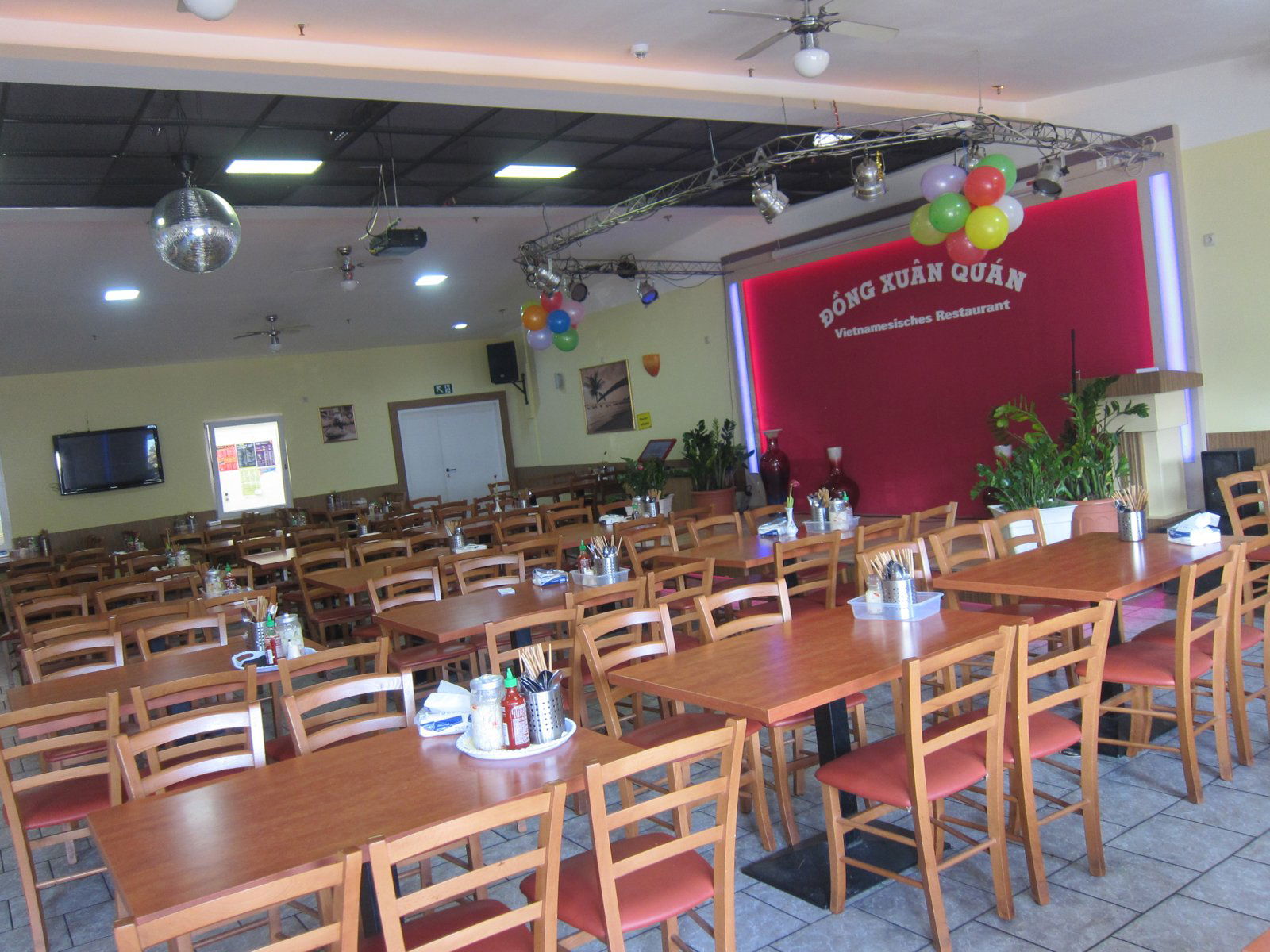 Dong Xuan Center, Restaurant in Berlin