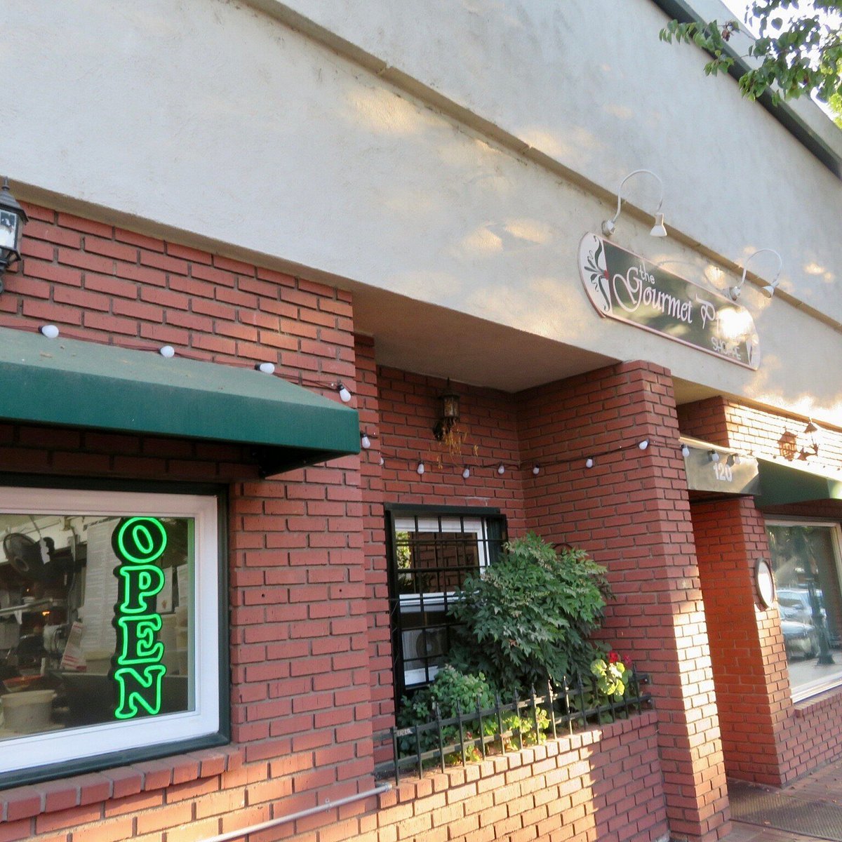 The Gourmet Pizza Shoppe