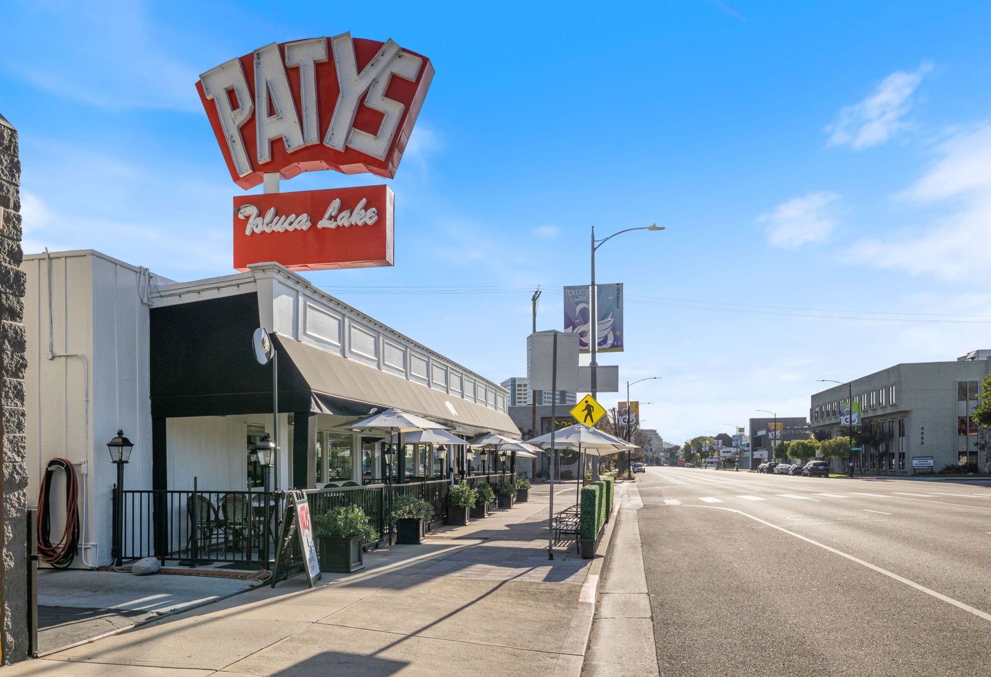 Patys, Restaurant in Toluca Lake