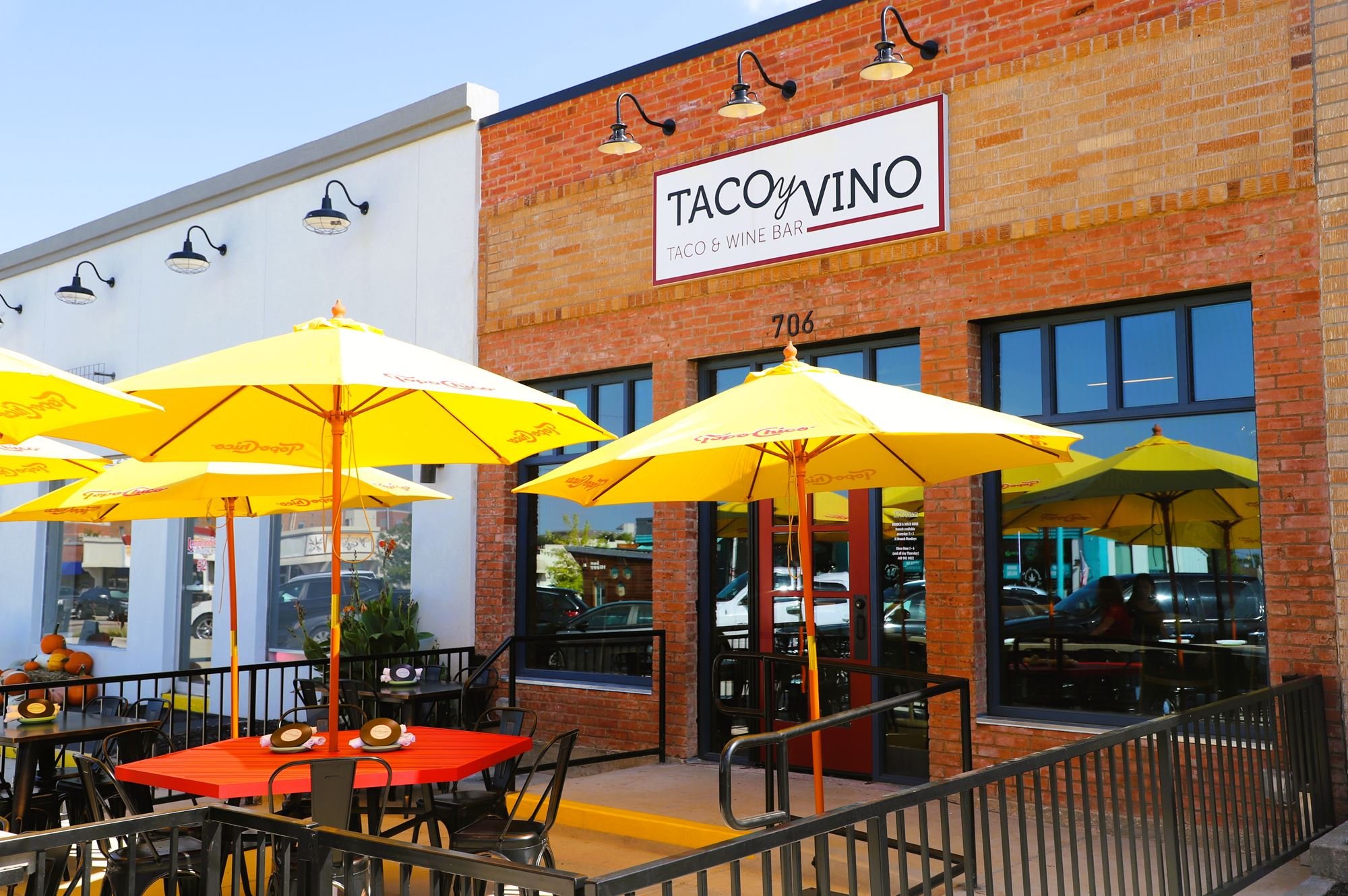 Taco Y Vino Garland
