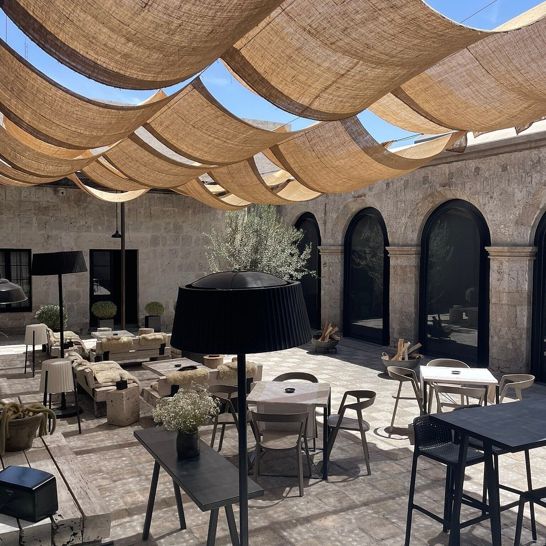 Cirqa Restaurant