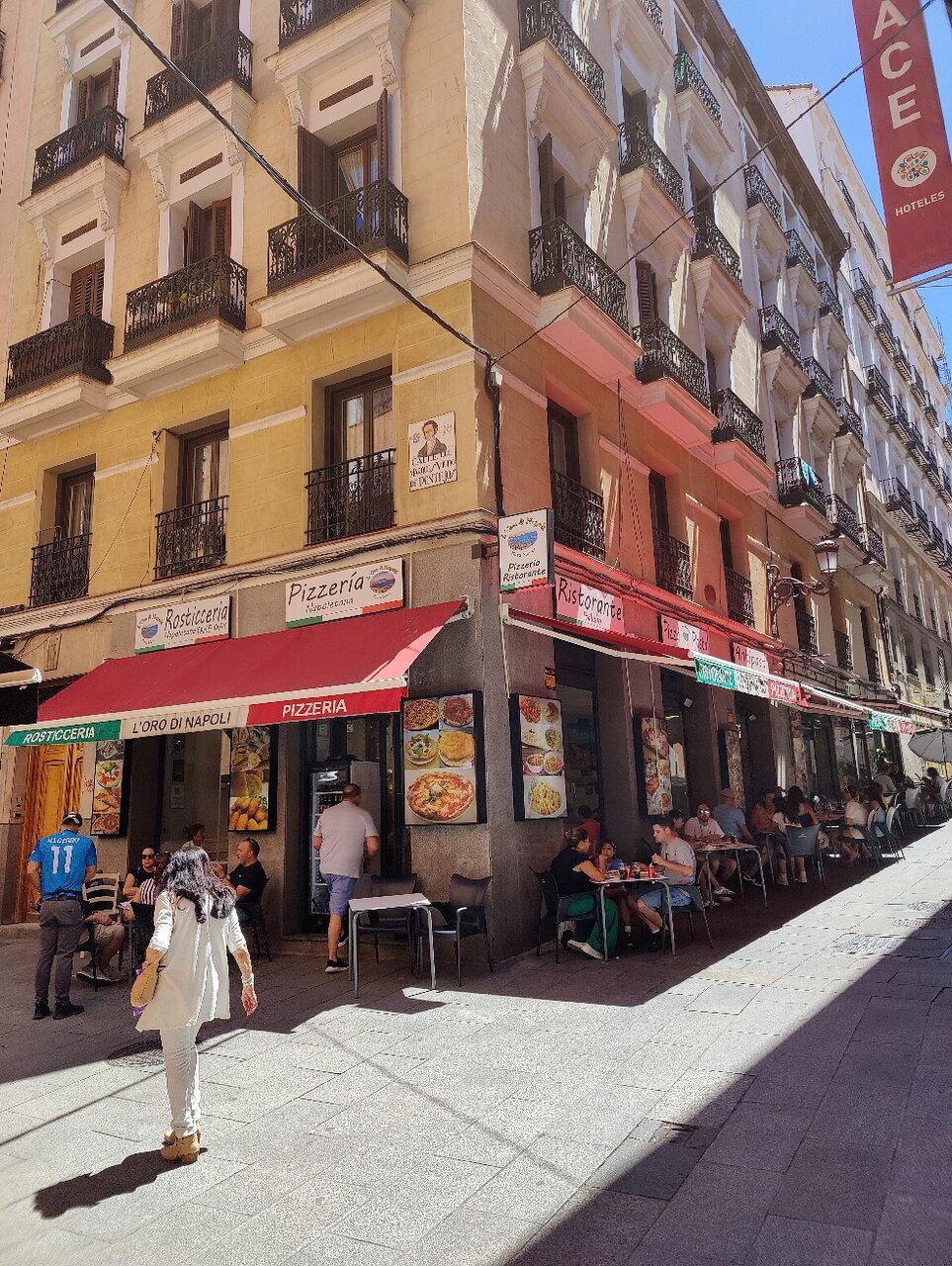 L'ORO DI NAPOLI YESERIAS restaurant in Madrid, Spain