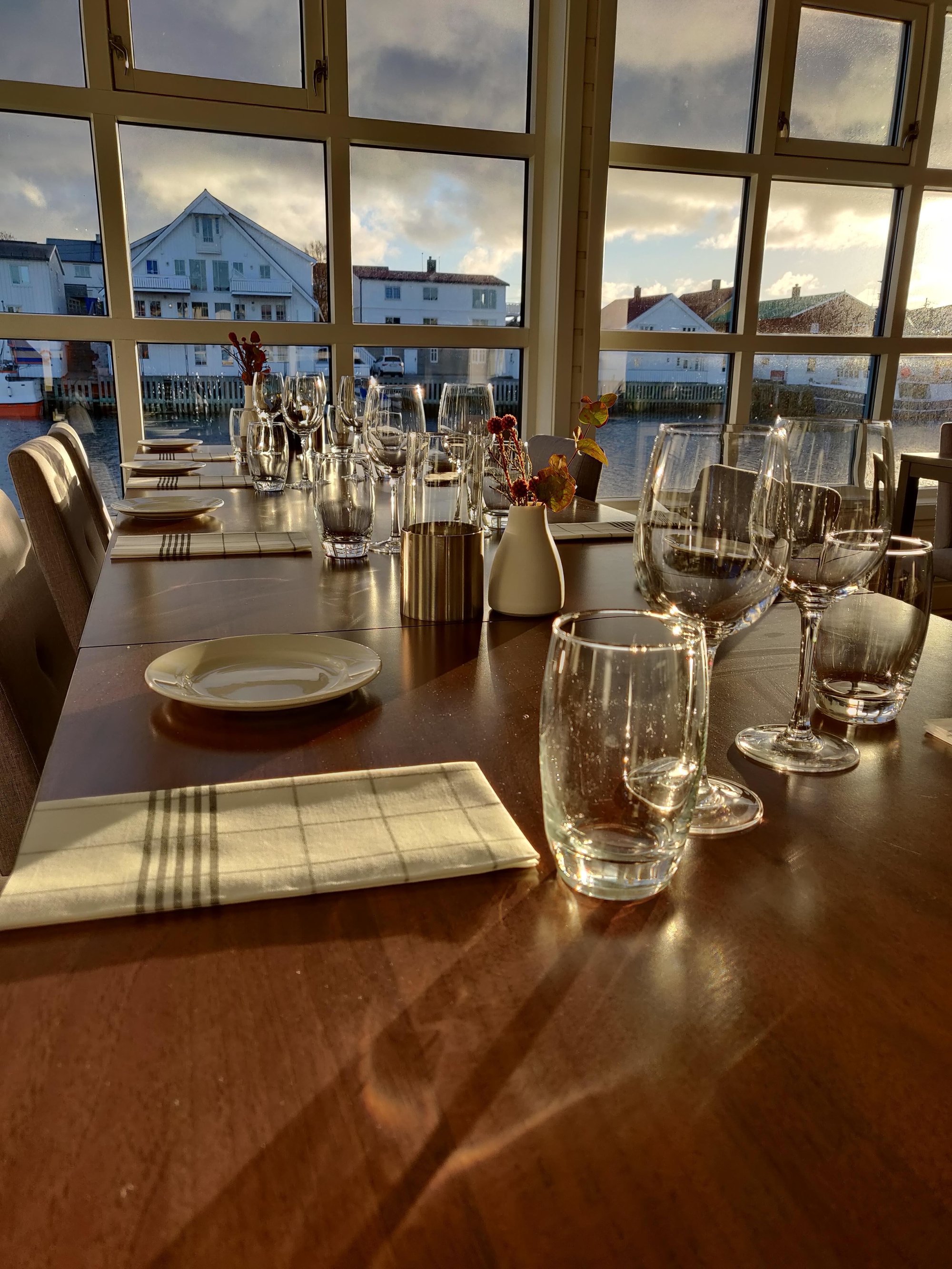 Fiskekrogen restaurant in Henningsv R, Norway