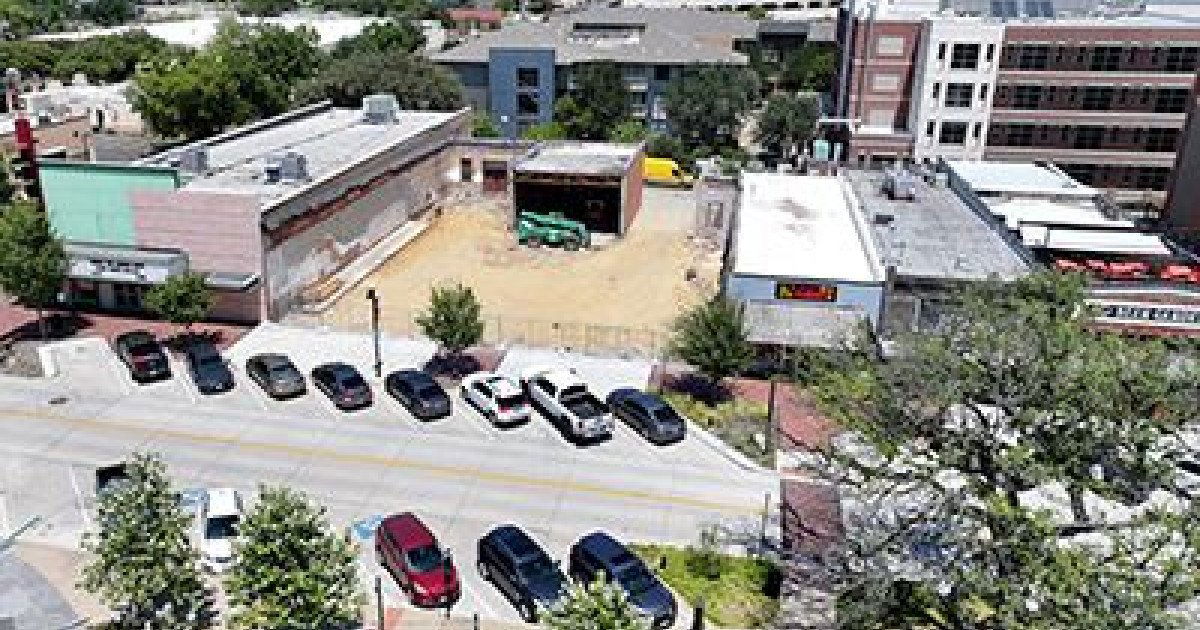 The Owl Icehouse, Restaurant in Garland