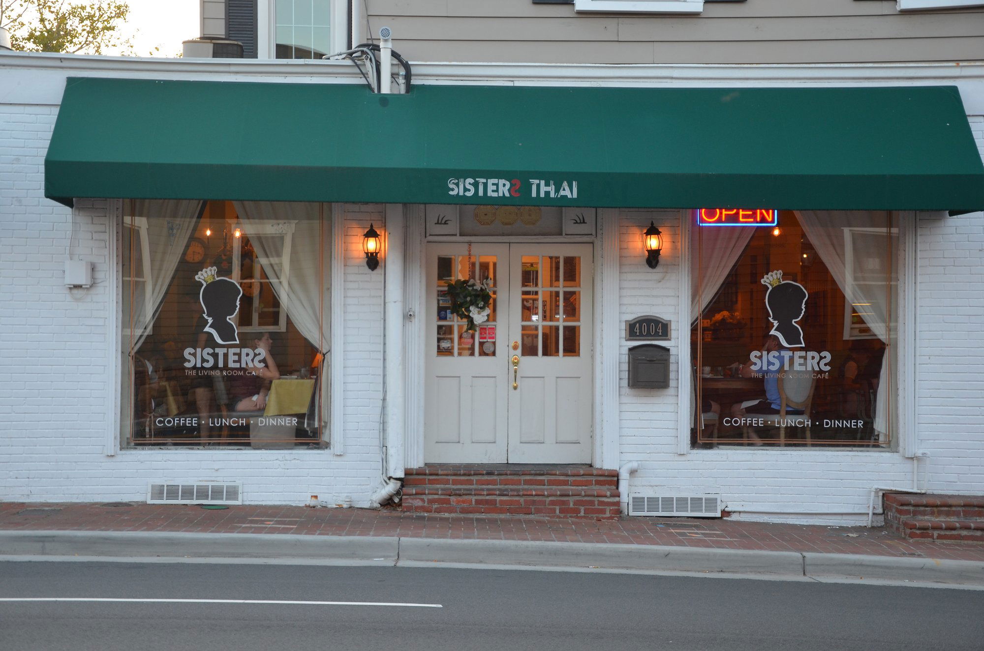 Sisters Thai, Restaurant in Fairfax