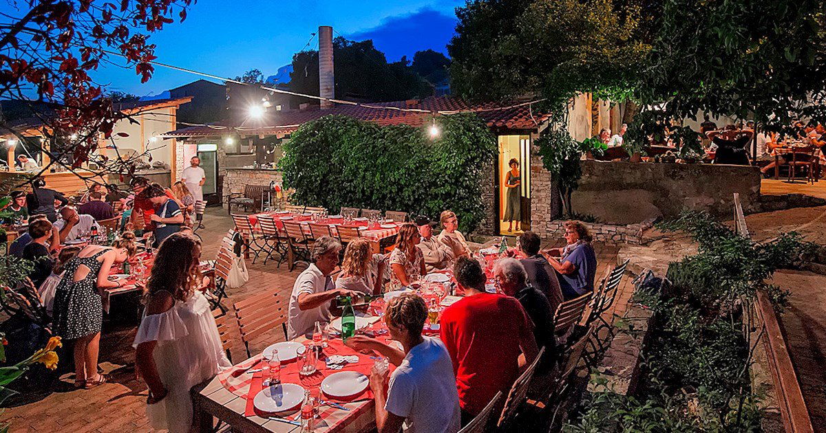 Roki's-Plisko Polje VIS, Restaurant in Vis